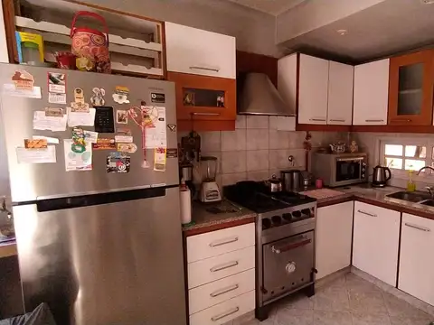 PH TIPO CASA EN 3 PLANTAS  -  PATIO CON PARRILLA Y LAVADERO - ENTRADA INDEPENDIENTE