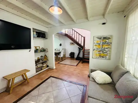 Casa 5 ambientes con 2 baños