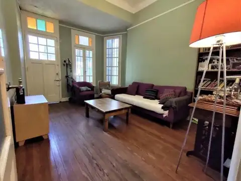 Casa 5 ambientes con 2 baños