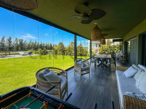 Virazón Nordelta al lago casa de 3 plantas en venta