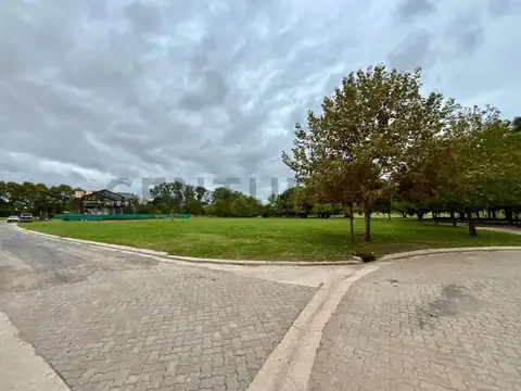 Lote en barrio cerrado en venta