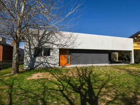 Venta Casa 3 Dormitorios Barrio Cerrado