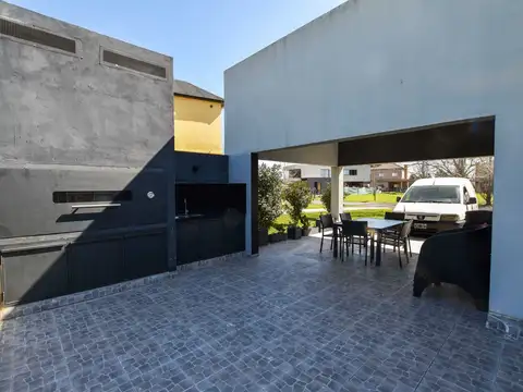 Venta Casa 3 Dormitorios Barrio Cerrado