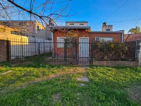 SE VENDE CASA Pje Misiones 2200
