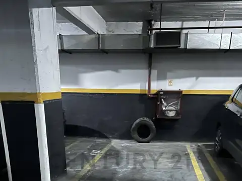 Av. Avellaneda 300, Piso 1