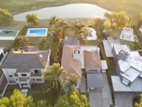 Celso barrios al 1100