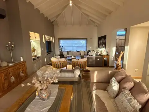 Casa en Venta en Country Jockey Club, USD 780.000