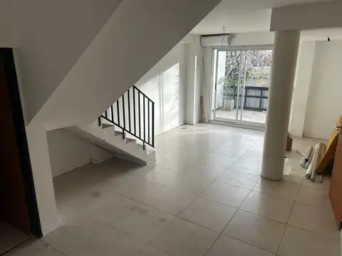 Depto Tipo Casa en Alquiler de 4 ambientes