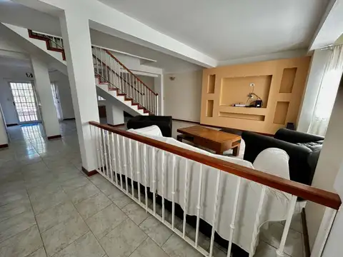 Casa en Venta en Garin, USD 170.000