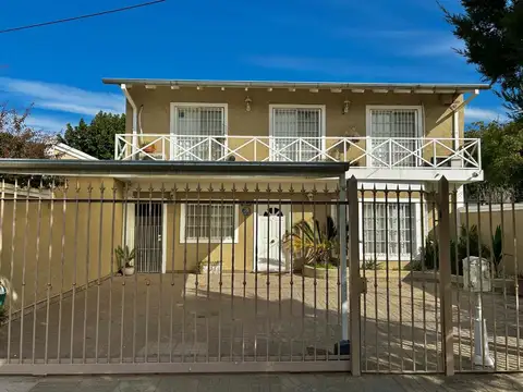 Casa 6 amb en venta Garin con quincho y cochera