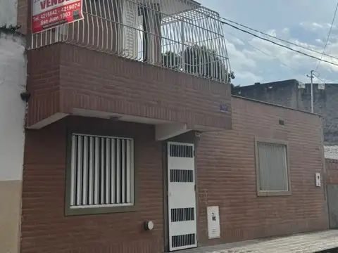 CASA EN VENTA - AV ALEM AL 1100  - 2 DORMITORIOS