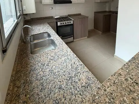 Departamento en Alquiler con 1 cocheras