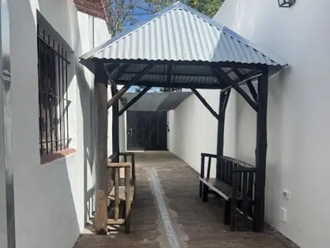 Casa en alquiler de 4 ambientes en Pilar centro