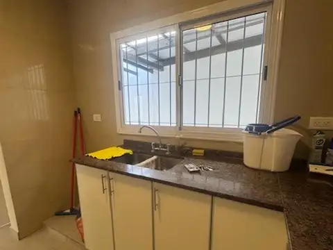 Casa en alquiler de 4 ambientes en Pilar centro
