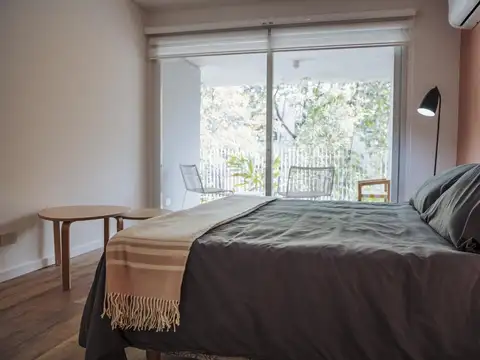 Fabuloso depto 2 amb en suite, con toilette y excelente balcón. Piso alto, al frente, vista abierta!