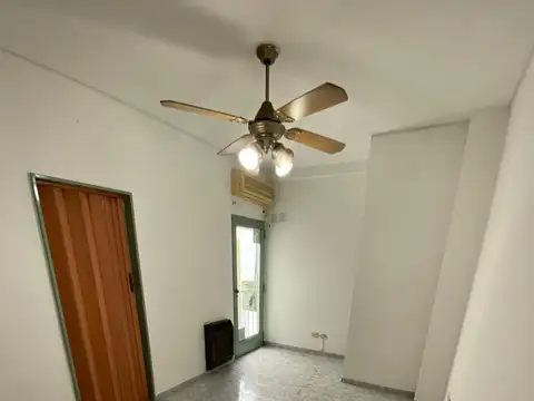 2 AMB 30 MTS TOT, LATERAL C/BALCÓN FRANCÉS,COC. INDPTE C/ESP. P/LAVARROPA, BAÑO COMPLETO, EXC. UBICACIÓN