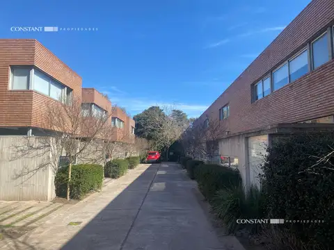 Dúplex con cochera en alquiler