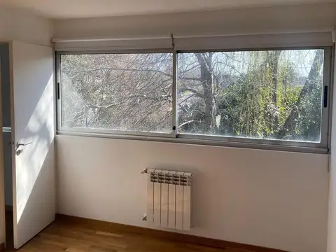 Depto Tipo Casa en Alquiler con 1 cocheras