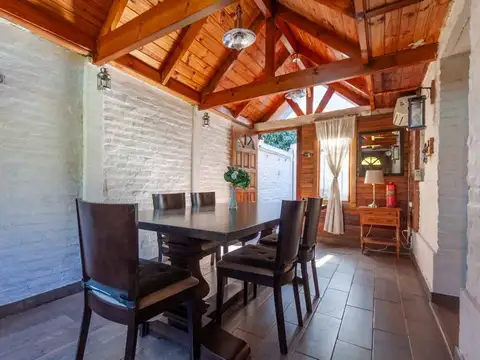 Casa en Venta con 2 cocheras