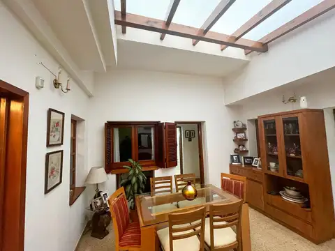 CASA DE DOS PLANTAS Y 3 DORMITORIOS  VENTA TERRAZA CON PARRILLERO ECHESORTU ROSARIO