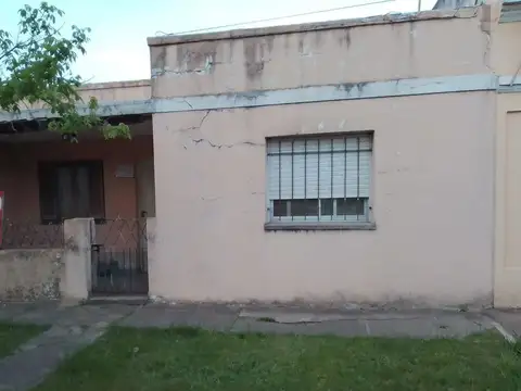 TERRENO CON DOS CASAS: IDEAL PARA INVERSORES, DUEÑO FINANCIA