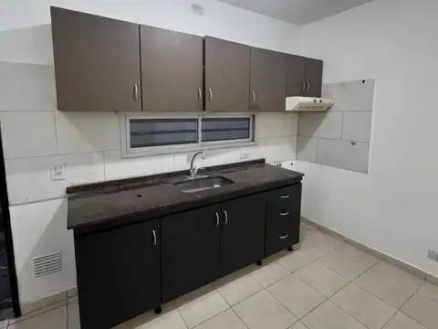 ALQUILER DUPLEX A MEDIA CUADRA DE AVENIDA MILAZZO EN SOURIGUES $700.000