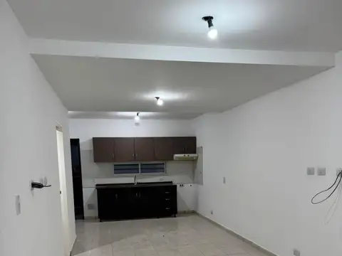 ALQUILER DUPLEX A MEDIA CUADRA DE AVENIDA MILAZZO EN SOURIGUES $700.000