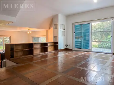 Casa en venta en Pacheco - Importante propiedad en esquina *Apto Crédito*