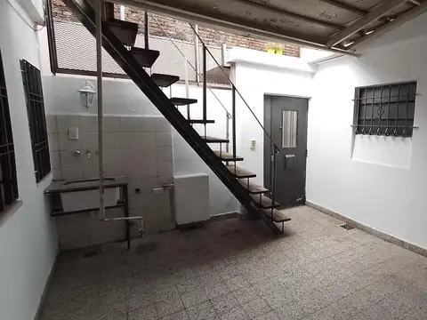 Depto Tipo Casa en Alquiler en Centro, $ 650.000