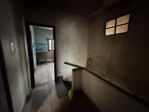 VENTA - CASA PLANTA ALTA - 2 DORMITORIOS - A RECICLAR