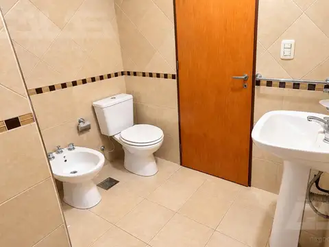 Depto Tipo Casa en Alquiler con 1 cocheras