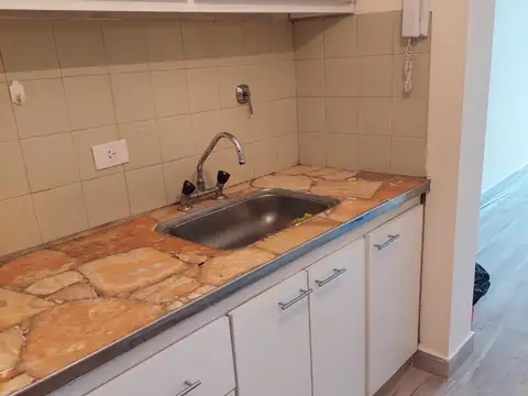 AMPLIO DEPARTAMENTO MONOAMBIENTE - EXCELENTE UBICACION -