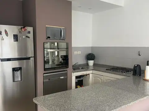Muy linda cas en ALQUILER excelente zona