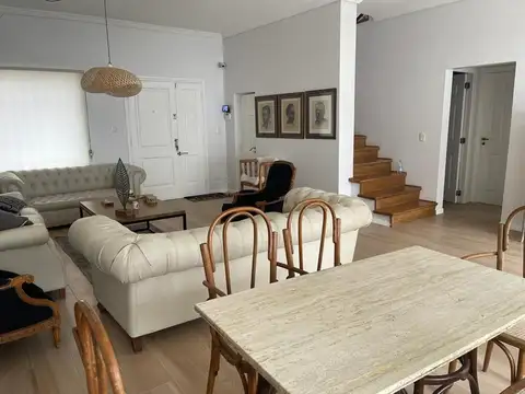 Casa en Alquiler con 1 cochera