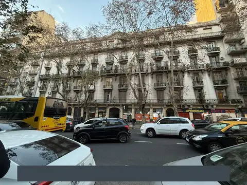 Venta departamento Semipiso al frente con Baulera Apto Profesional en Balvanera