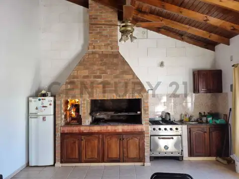 Casa de 1 dormitorio y parque amplio en City Bell