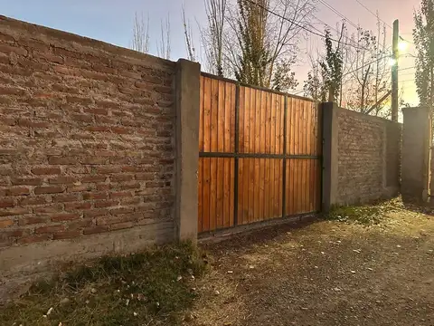 VENTA LOTE CON QUINCHO Y PISCINA EN GUAYMALLEN