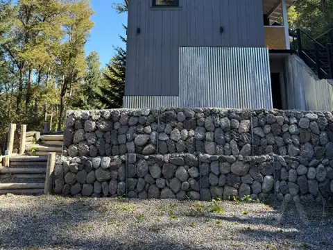 FINA PATAGONIA. Casa en venta de 3 dormitorios c/ cochera en San Martin de los Andes