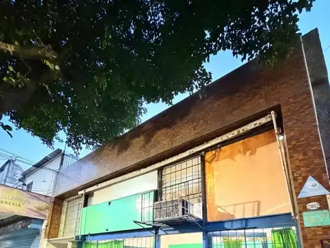 Local 80m2 con entrepiso excelente ubicacion