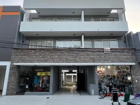 MODERNO DEPARTAMENTO TRES AMBIENTES CON COCHERA - A ESTRENAR