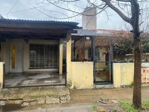 2 Viviendas 3 Amb c/u S/lote propio 256m2- Castelar Sur