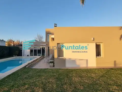 Casa 5 ambientes con 3 baños