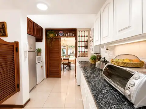 Casa en Alquiler con 2 cocheras