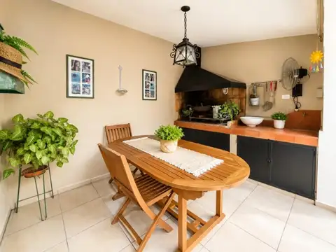 Casa en Alquiler barrio Urca 3 dormitorios quincho pileta