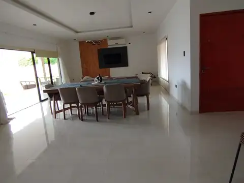 Casa moderna a estrenar estilo chalet con pileta en Goudge – Apta crédito