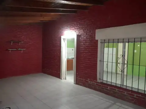 Casa 3 ambientes con 1 baño