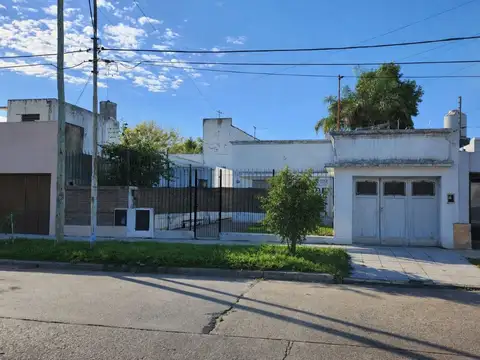 VENTA CASA 3AMBIENTES DON BOSCO COCHERA TERRAZA