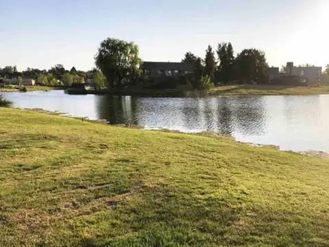 Terreno a la laguna en Barrio El Cazal 900m2