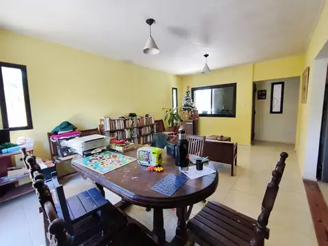 Casa 5 ambientes con 2 baños
