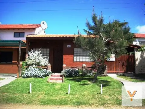 Casa en venta - 4 Dormitorios 2 Baños - 450Mts2 - Mar del Tuyú